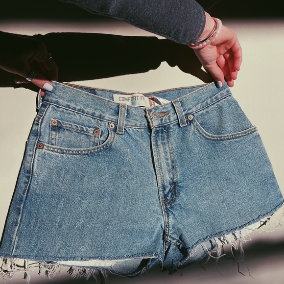 Levi Jean Shorts - Picture 1 of 4